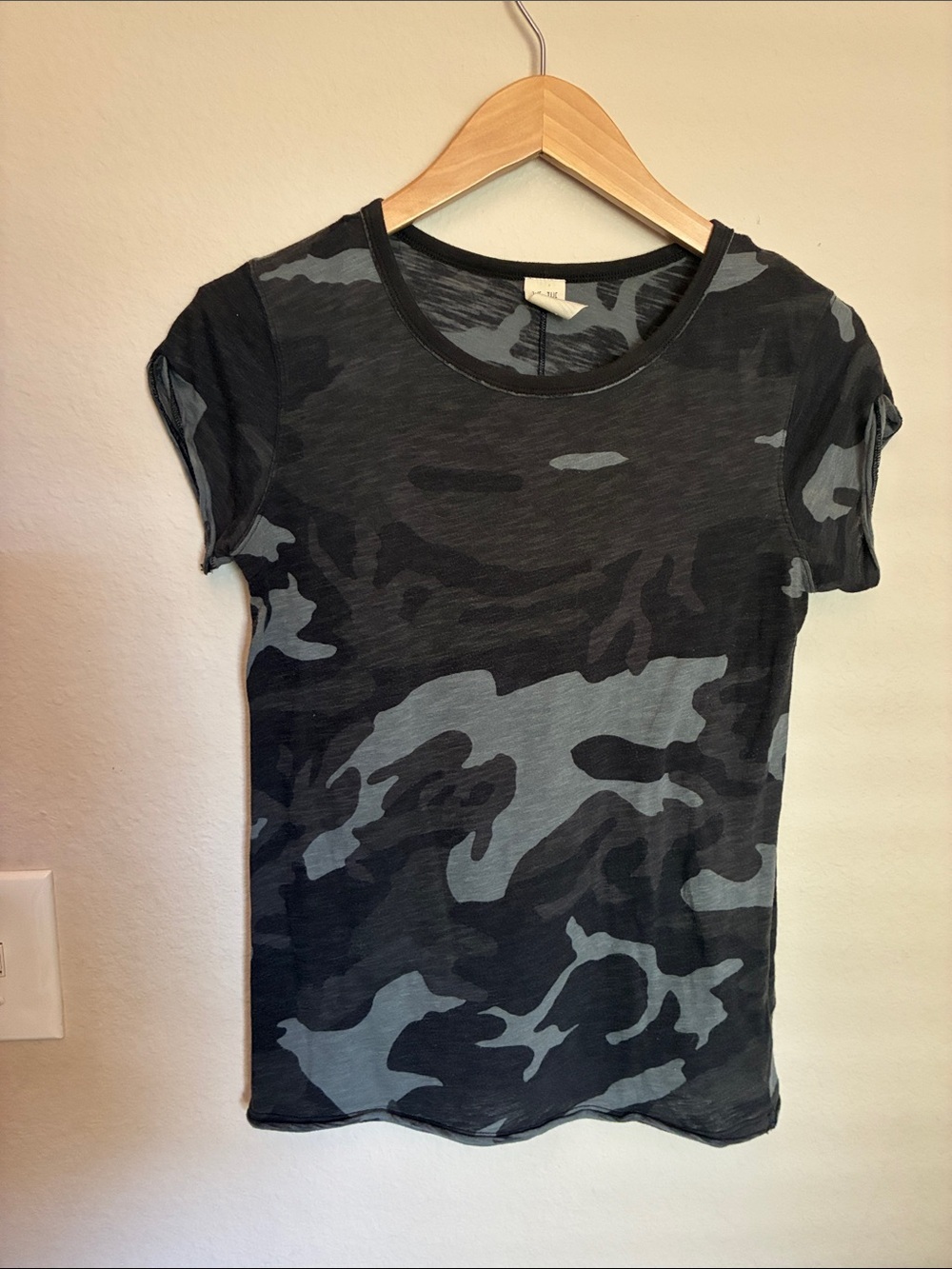 We The Free by Free People Camo Crewneck Tee size Small